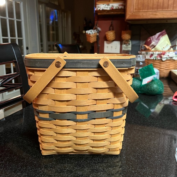 Longaberger 1999 Collector’s Club Membership Basket - Picture 5 of 5